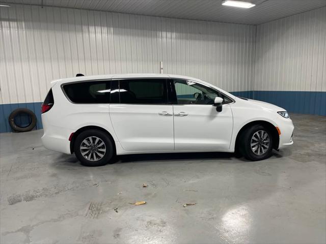 2023 Chrysler Pacifica Hybrid Touring L