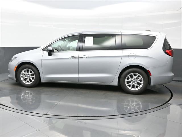 2022 Chrysler Voyager LX