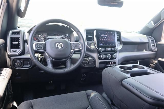 2025 RAM Ram 1500 RAM 1500 TRADESMAN QUAD CAB 4X4 64 BOX