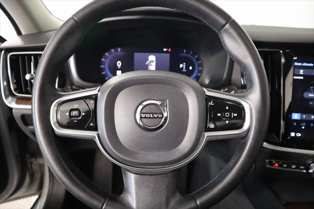 2023 Volvo S60 B5 Plus Dark Theme