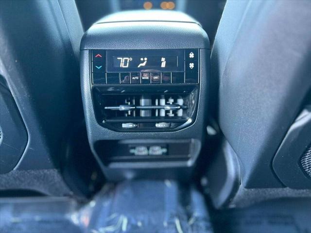 2023 Jeep Grand Cherokee L Laredo 4x4