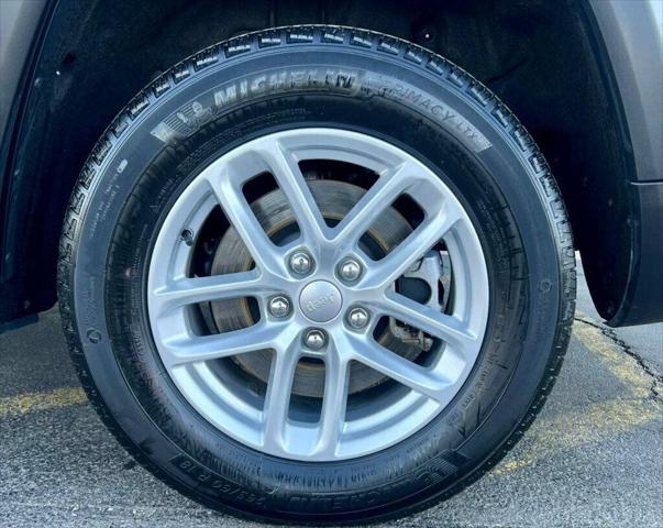 2023 Jeep Grand Cherokee L Laredo 4x4