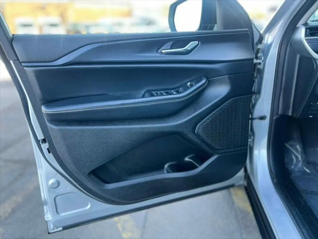 2023 Jeep Grand Cherokee L Laredo 4x4