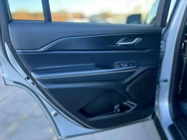 2023 Jeep Grand Cherokee L Laredo 4x4