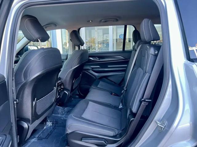 2023 Jeep Grand Cherokee L Laredo 4x4