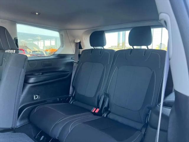2023 Jeep Grand Cherokee L Laredo 4x4