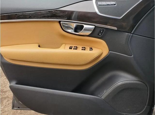 2018 Volvo XC90 T6 Momentum