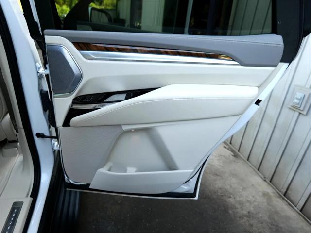 2025 Cadillac Escalade Sport Platinum
