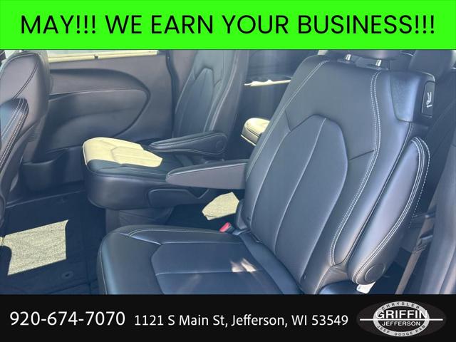 2025 Chrysler Pacifica Select