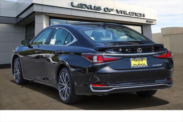 2025 Lexus ES 300h Unknown