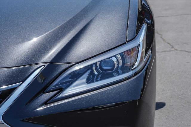 2025 Lexus ES 300h Unknown