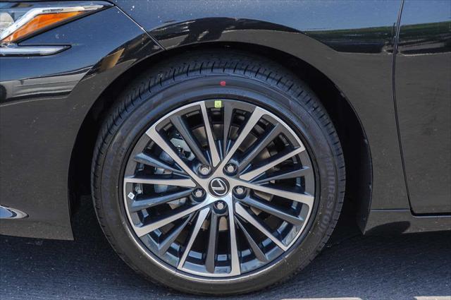 2025 Lexus ES 300h Unknown