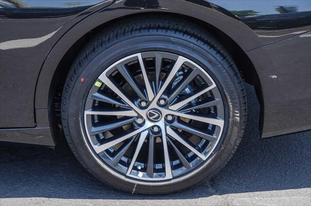 2025 Lexus ES 300h Unknown