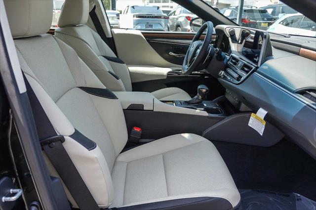 2025 Lexus ES 300h Unknown