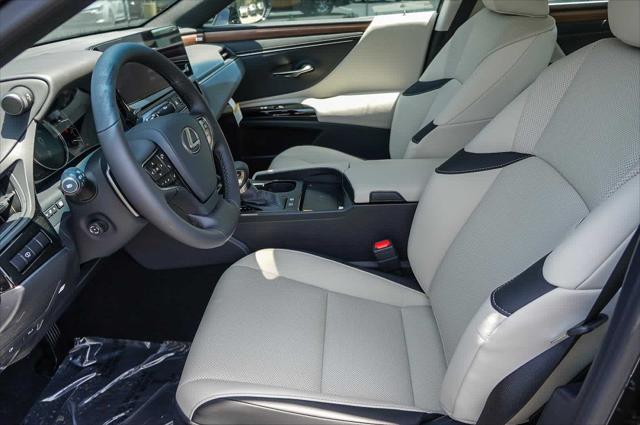 2025 Lexus ES 300h Unknown