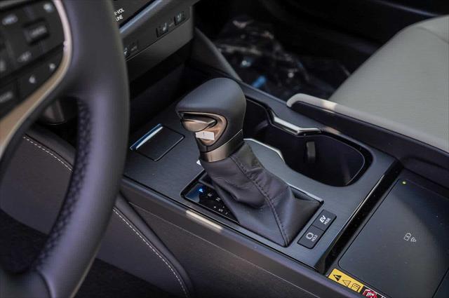 2025 Lexus ES 300h Unknown