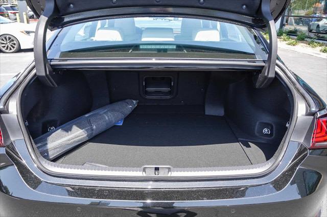 2025 Lexus ES 300h Unknown