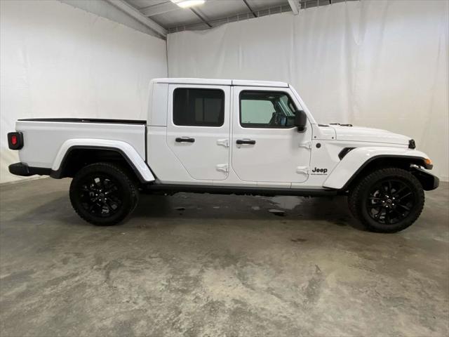 2025 Jeep Gladiator GLADIATOR NIGHTHAWK 4X4 2025 Jeep Gladiator GLADIATOR NIGHTHAWK 4X4