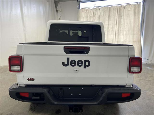 2025 Jeep Gladiator GLADIATOR NIGHTHAWK 4X4 2025 Jeep Gladiator GLADIATOR NIGHTHAWK 4X4