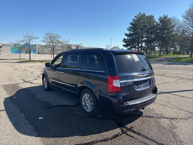 Used 2015 Chrysler Town & Country For Sale in Waterford Twp, MI