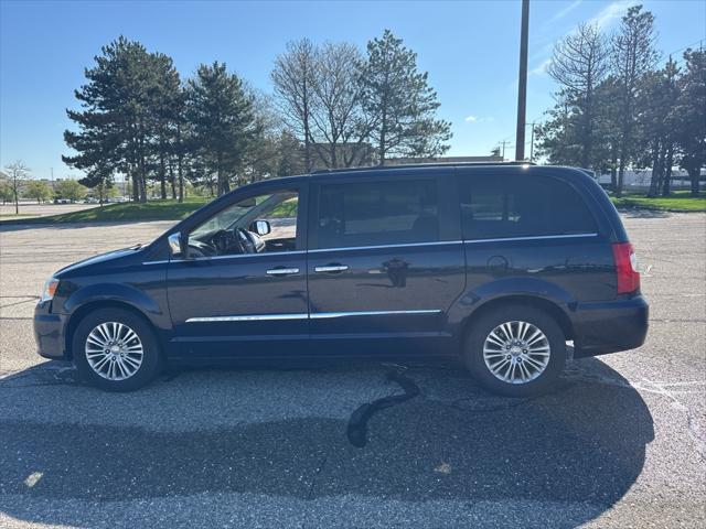 Used 2015 Chrysler Town & Country For Sale in Waterford Twp, MI