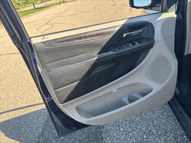 Used 2015 Chrysler Town & Country For Sale in Waterford Twp, MI