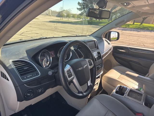 Used 2015 Chrysler Town & Country For Sale in Waterford Twp, MI