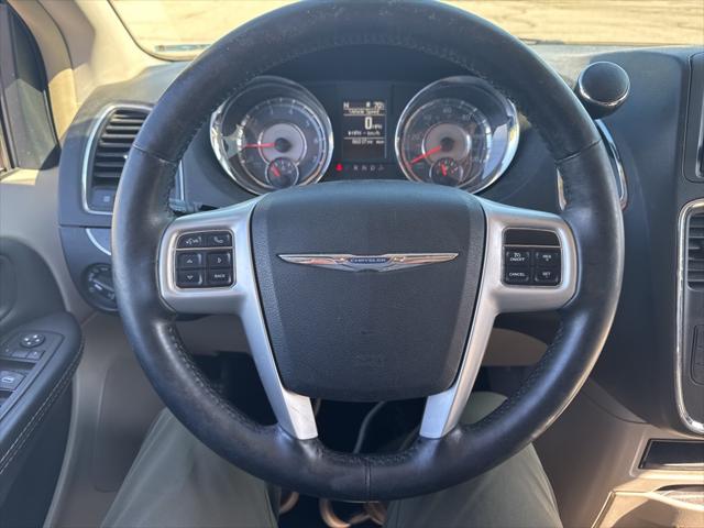 Used 2015 Chrysler Town & Country For Sale in Waterford Twp, MI
