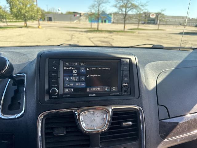 Used 2015 Chrysler Town & Country For Sale in Waterford Twp, MI