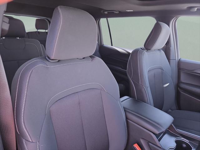 2025 Jeep Grand Cherokee L Laredo X 4x2