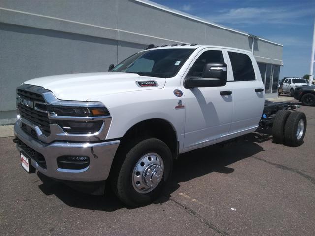 2025 RAM Ram 3500 Chassis Cab RAM 3500 TRADESMAN CREW CAB CHASSIS 4X4 60 CA 2025 RAM Ram 3500 Chassis Cab RAM 3500 TRADESMAN CREW CAB CHASSIS 4X4 60 CA