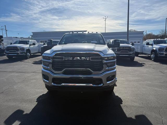 2025 RAM Ram 3500 Chassis Cab RAM 3500 TRADESMAN CREW CAB CHASSIS 4X4 60 CA 2025 RAM Ram 3500 Chassis Cab RAM 3500 TRADESMAN CREW CAB CHASSIS 4X4 60 CA