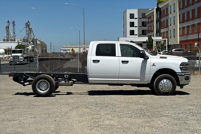 2025 RAM Ram 3500 Chassis Cab RAM 3500 TRADESMAN CREW CAB CHASSIS 4X4 60 CA 2025 RAM Ram 3500 Chassis Cab RAM 3500 TRADESMAN CREW CAB CHASSIS 4X4 60 CA