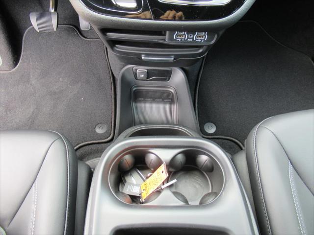 2025 Chrysler Pacifica PACIFICA SELECT