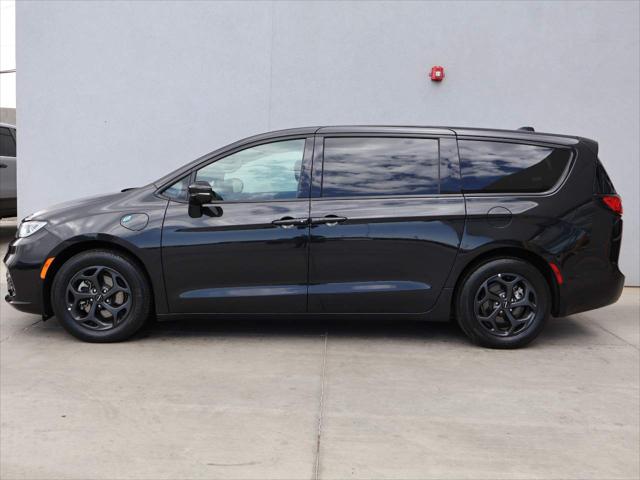 2022 Chrysler Pacifica Hybrid Touring L