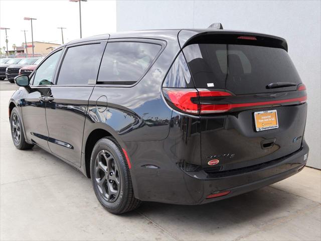 2022 Chrysler Pacifica Hybrid Touring L