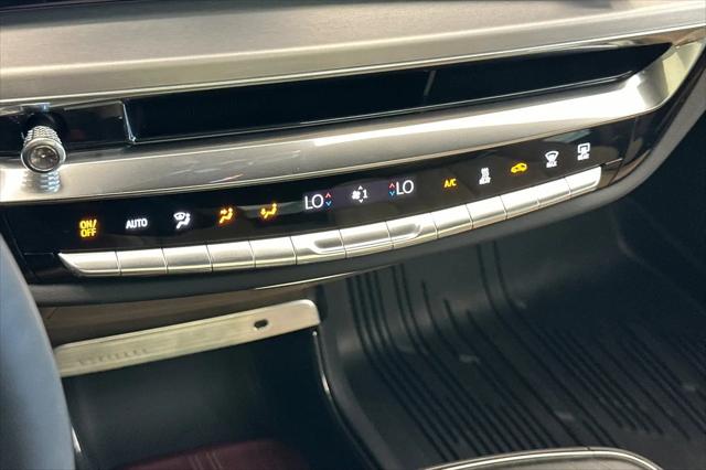 2025 Cadillac iQ Luxury w/1SE