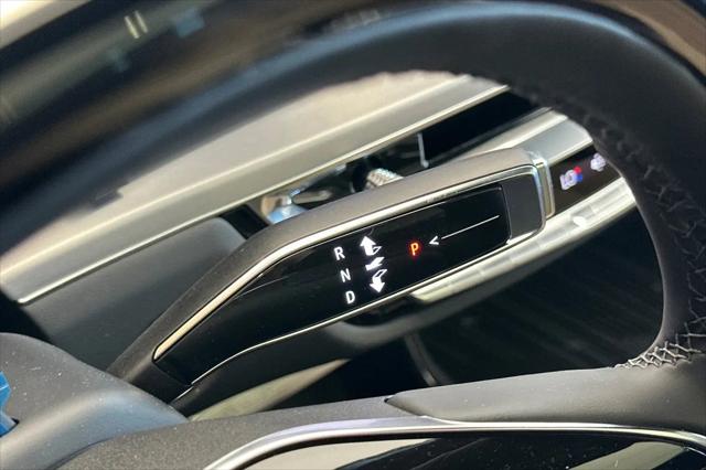 2025 Cadillac iQ Luxury w/1SE