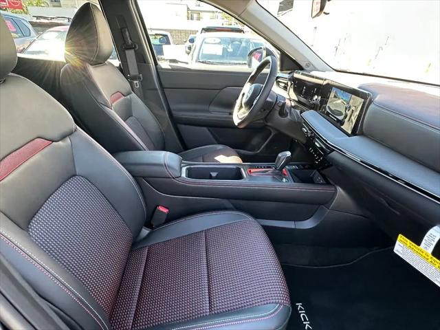 2025 Nissan Kicks SR FWD