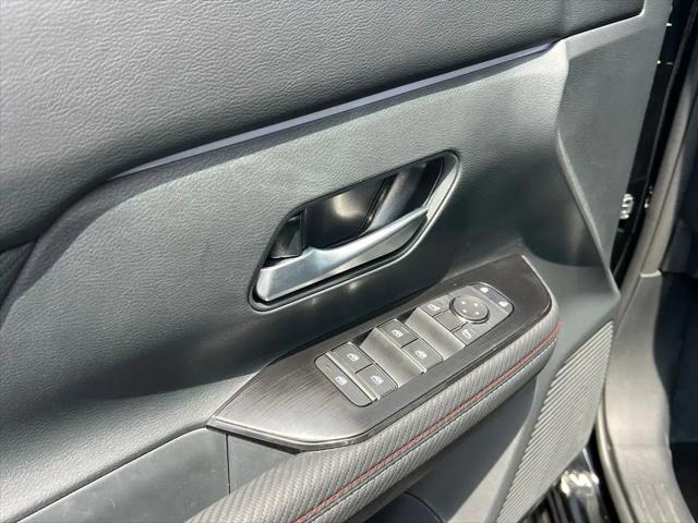 2025 Nissan Kicks SR FWD