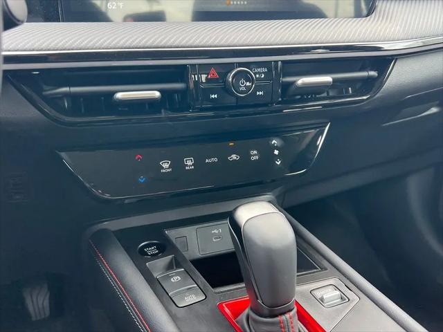 2025 Nissan Kicks SR FWD