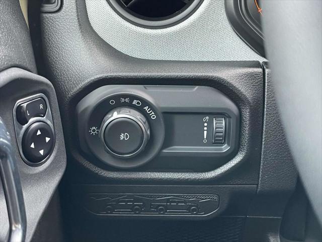 2025 Jeep Wrangler 4-Door Willys 4x4