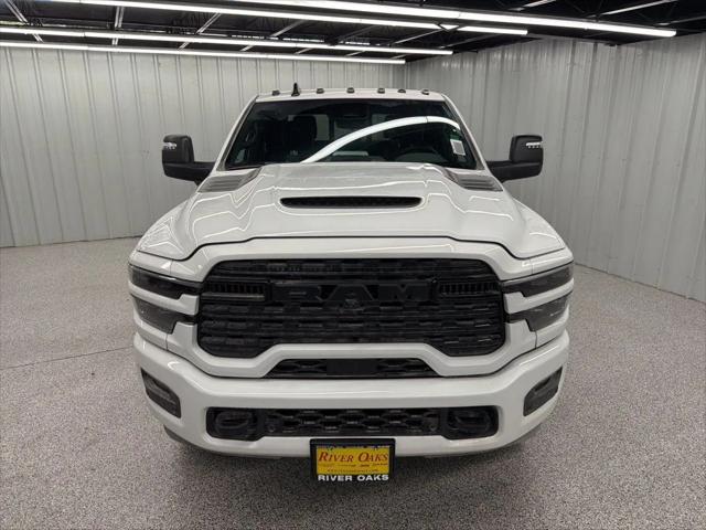 2025 RAM Ram 3500 RAM 3500 LIMITED CREW CAB 4X4 8 BOX
