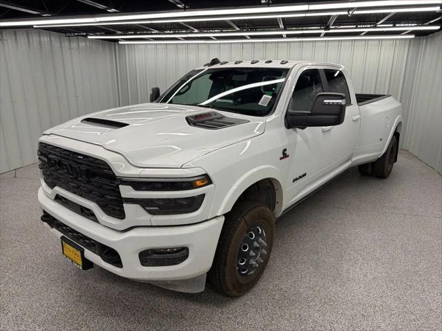 2025 RAM Ram 3500 RAM 3500 LIMITED CREW CAB 4X4 8 BOX