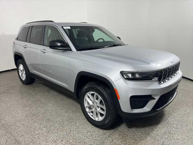 2025 Jeep Grand Cherokee GRAND CHEROKEE LAREDO X 4X4