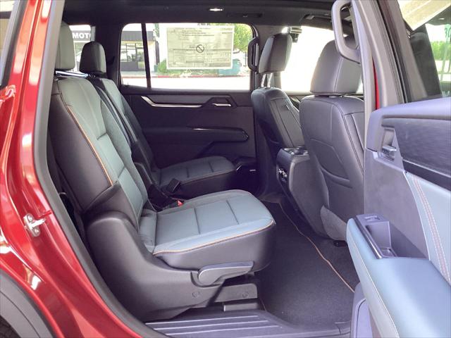 2025 GMC Acadia AWD AT4