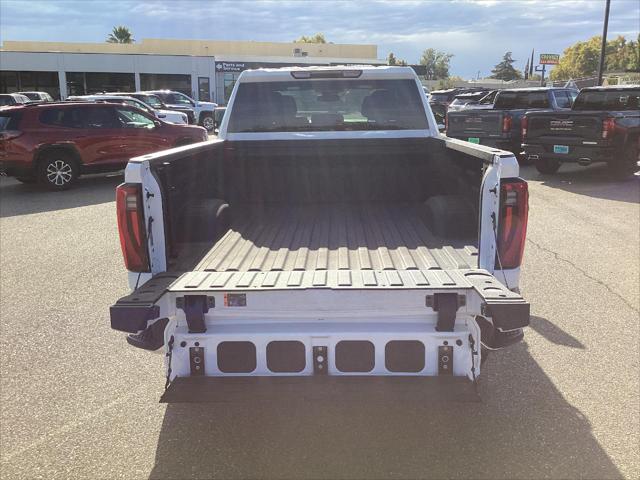 2025 GMC Sierra 2500HD 4WD Crew Cab Standard Bed SLT