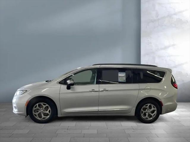 2023 Chrysler Pacifica Limited for sale in Worthing, SD
