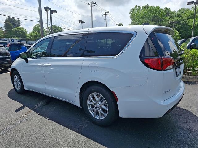 2025 Chrysler Voyager VOYAGER LX