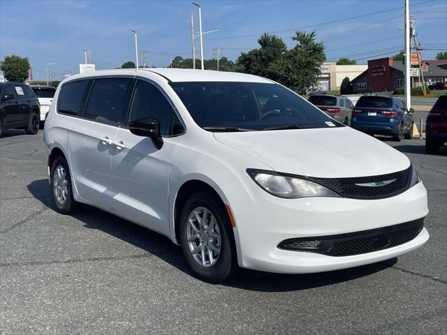 2025 Chrysler Voyager VOYAGER LX